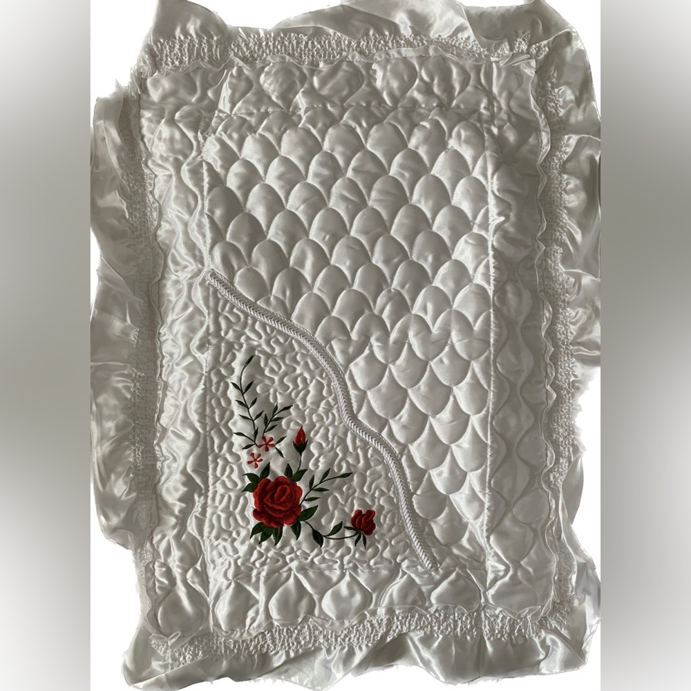 New Red Roses White Satin Embroidered Quilted Bedspread Full Double - Picture 14 of 16